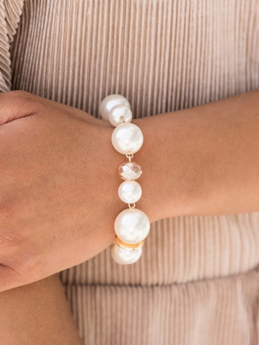 Elegant Glamor Gamble Gold Bracelet